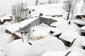 Muş’ta kar bir köyü yuttu
