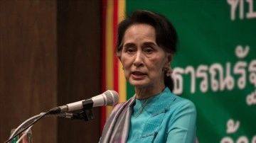 Myanmar'da askeri murafaa yatık reis Suu Çii'yi 5 sene dam cezasına çarptırdı