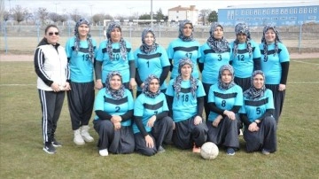 Nevşehir'de ev hanımlarından oluşan futbol ekibi "Dimispor", önce antrenmanına çıktı