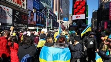 New York'un Times Meydanı'nda Rusya'nın Ukrayna saldırısı gıcırtı edildi