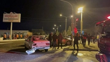 Niğde'de zincirleme trafik kazasında 7 insan yaralandı