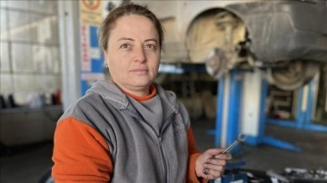 Oto tamircisi 'Serpil usta' başka hanımlara sabah yeli kazanmak istiyor