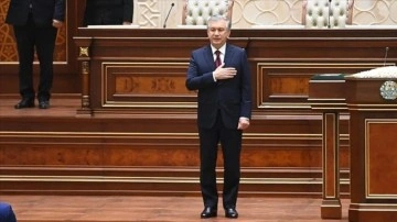Özbekistan'da cumhur reisi seçiminin galibi Mirziyoyev, kasem ederek görevine başladı