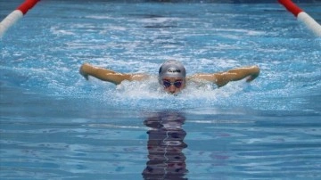 Özgürlüğü havuzda bulan kör ulusal yüzücünün amacı paralimpik şampiyonluğu