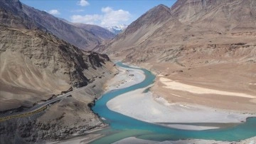Pakistan ile Hindistan ortada sınırlar aşan su ihtilafı 75 senedir sürüyor