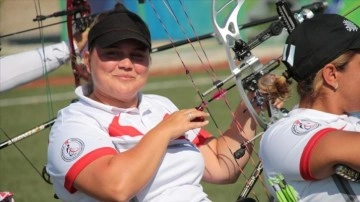 Paralimpik kemankeş Öznur Cüre, azmiyle avlu mücadelesinde amacı 12'den vurdu