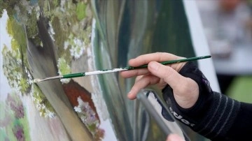 Parkinson hastalığının tesirini sanatla azaltıyor