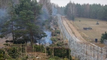 Polonya muhacir krizi yaşanmış olan Belarus sınırına engel örecek