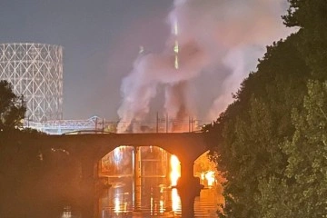 Roma’daki tarihi köprü yangında hasar gördü