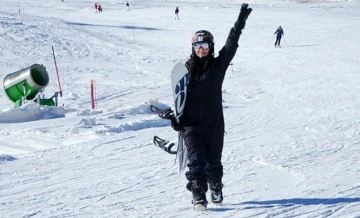 Romanyalı şarkıcı Inna, Erciyes’ta kayak yaptı