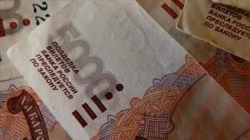 Rus rublesi, haftaya yüzdelik 8'den çok bedel kaybıyla başladı
