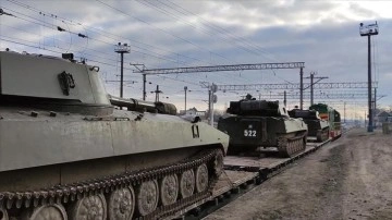 Rusya, ekleme edilen Kırım’daki tatbikattan dönen birliklerin görüntüsünü paylaştı