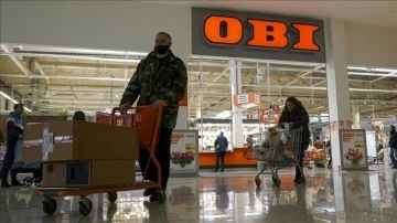 Rusya'da faaliyetini sonlandıracak OBI mağazasında etraflıca kuyruklar oluştu