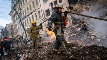 Rusya'nın saldırısı altındaki Harkiv'de çıplak binalar ciddi hasar gördü