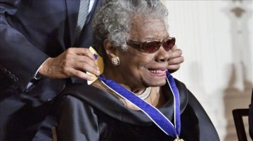 Şair Maya Angelou, ABD'de çeyreklik metal paraya basılan önce zenci avrat oldu