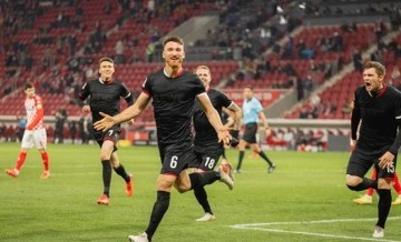 Salih Özcan, attığı golle takımı FC Köln'e 1 puanı getirdi