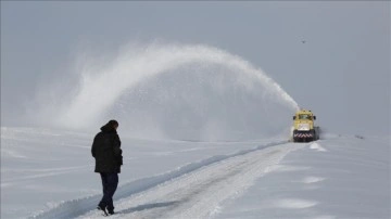 Samsun'da kar dolayısıyla kapanan 435 mahalle yolundan 427'si açıldı