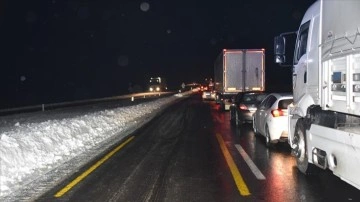 Şanlıurfa-Diyarbakır yağız yolu sis ve buzlanma zımnında ulaşıma kapatıldı