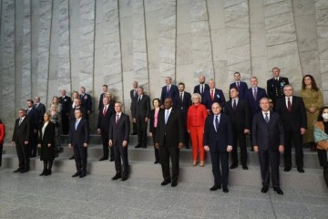 Savunma Bakanı Akar, NATO Savunma Bakanlarının “aile fotoğrafına” katıldı