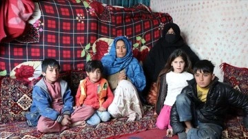 Sınıfta olması müstelzim ıvır zıvır Afgan kardeşler 7 nefis ailelerini geçindiriyor