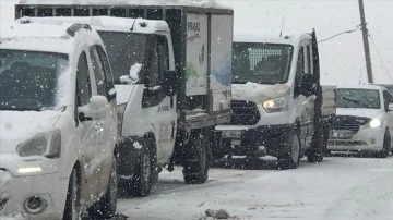Şırnak'ta kar dolayısıyla yolda mahsur kalan 43 insan kurtarıldı