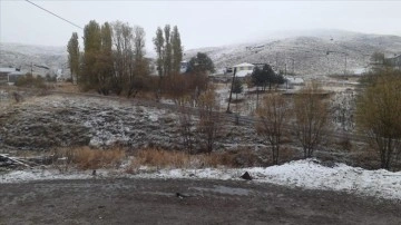 Sivas'ın erdemli kesimlerine kar yağdı