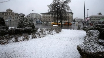Sivas'ta kar yağışı çarpıcı oluyor