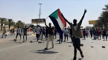 Sudan'da OHAL'i reddeden erk ortağı, halkı müddetsiz çırçıplak itaatsizliğe çağırdı