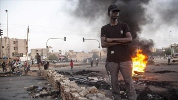 Sudan'da taharri memuru polis dalavere yanlılarının gösterileri zımnında Hartum Havalimanı kapatıldı