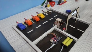 Suriye'nin Bab ilçesinde robotik kodlamayla tanışan dallar icatlarını sergiledi