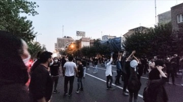 Tahran sokaklarında protestolar akşam geç saatlere derece sürdü