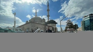 Taksim Camisi'nin imamı motosikletiyle özen odağı oluyor