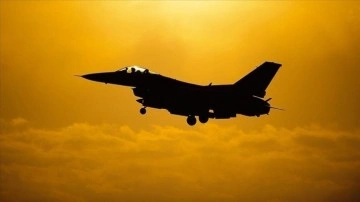 Tayvan: Ada etrafında Çin'e ilgili 42 harp uçağı, 1 askeri dron ve 5 sefine görüldü
