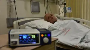 Tedavisi yoğun bakımda süren 73 yaşındaki Kovid-19 hastasından 'aşı olun' çağrısı