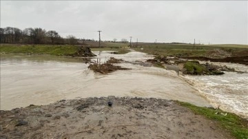 Tekirdağ'da baş döndürücü yağmur dolayısıyla Çorlu Deresi taştı