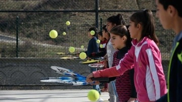'Tenis ensesi kalın sporu' algısını değiştirip dikkatleri Türkiye'ye çektiler