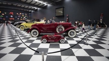 Torbalı 'Türkiye'nin en şümullü araba müzesi'ne ev sahipliği yapıyor