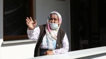 Trabzon'da 106 yaşlarında Kovid-19'u yenen Nuriye Özkan'dan telkih çağrısı