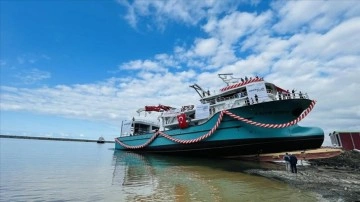 Trabzon'da 7 milyon dolara yapım edilen balıkçı gemisi denize indirildi