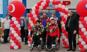 Trabzon'da olimpiyat şampiyonu kardeşlere coşkulu karşılama 