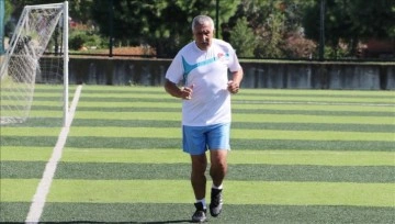 Trabzonlu 72 yaşındaki acemi futbolcu, müstevli sürecinde boşluk verdiği futbola arka döndü
