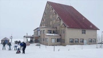 Tunceli'deki Ovacık Kayak Merkezi'nde mevsim açıldı