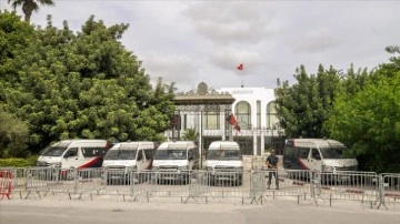 Tunus meclisi, Cumhurbaşkanı Said'in dehşet yetkileri elinde toplamasını reddetti