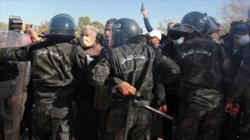 Tunuslu mekân örgütü: Çöp protestosunda sahn hakkımızı savunurken 'gaz bombalarına' hedef