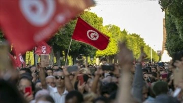 Tunus'ta Nahda Hareketi ve 4 siyasal parti Cumhurbaşkanı Said'in kararlarına hakkında çıkıyor