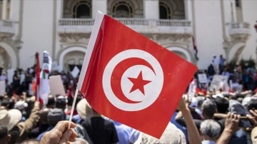 Tunus’ta acemi anayasaya üzerine çıkan muhalefet, iktidarla mücadelede bütünlük arayışında