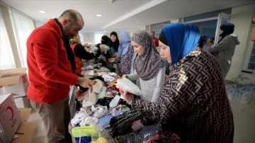 Türk Kızılay'dan, harp mağdurlarına giysi yardımı