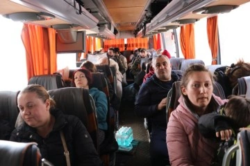 Türk vatandaşlarının tahliyesi düşüncesince Ukrayna'ya giden onlarca otobüs dönüş yolunda