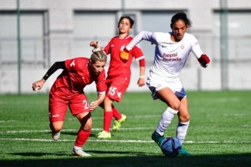 Turkcell Kadın Futbol Süper Ligi: Galatasaray: 1 - Konak Belediyespor: 1