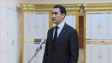 Türkmenistan’ın toy mevki başkanı Serdar Berdimuhamedov yemin ederek göreve başladı
